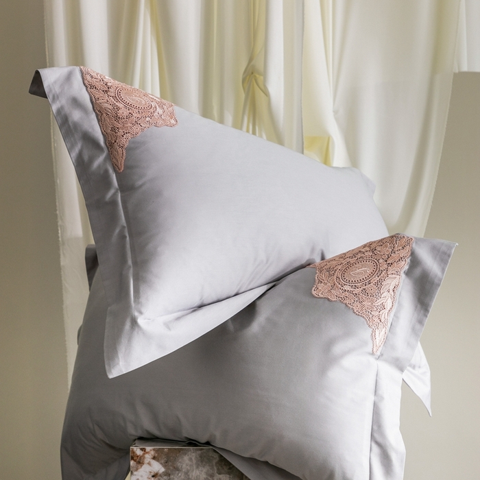 91家纺网 家纺一手货源 找家纺 初拾 2025新款100s全棉“精致”蕾丝花边四件套—嘉柏丽尔  嘉柏丽尔-气质灰