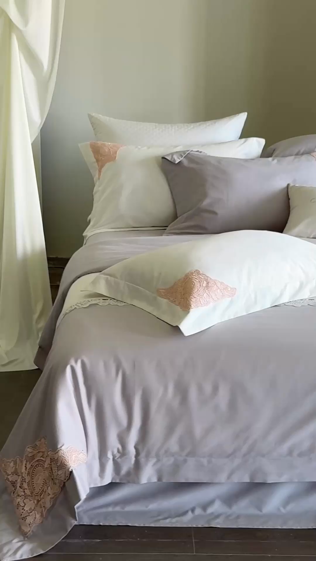 91家纺网 家纺一手货源 找家纺 初拾 2025新款100s全棉“精致”蕾丝花边四件套—嘉柏丽尔  嘉柏丽尔-气质灰