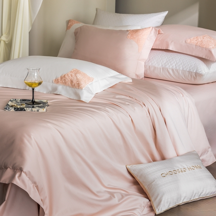 91家纺网 家纺一手货源 找家纺 初拾 2025新款100s全棉“精致”蕾丝花边四件套—嘉柏丽尔  嘉柏丽尔-浅樱粉