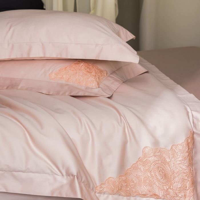 91家纺网 家纺一手货源 找家纺 初拾 2025新款100s全棉“精致”蕾丝花边四件套—嘉柏丽尔  嘉柏丽尔-浅樱粉