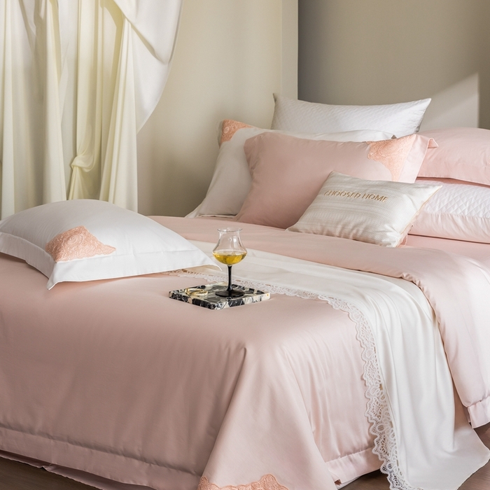 91家纺网 家纺一手货源 找家纺 初拾 2025新款100s全棉“精致”蕾丝花边四件套—嘉柏丽尔  嘉柏丽尔-浅樱粉