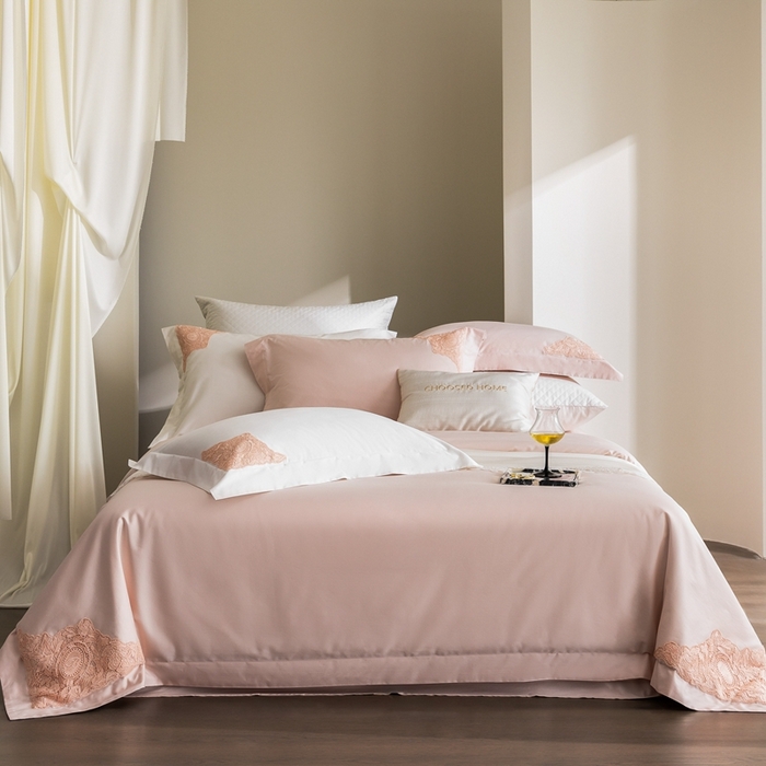 初拾 2025新款100s全棉“精致”蕾丝花边四件套—嘉柏丽尔  嘉柏丽尔-浅樱粉