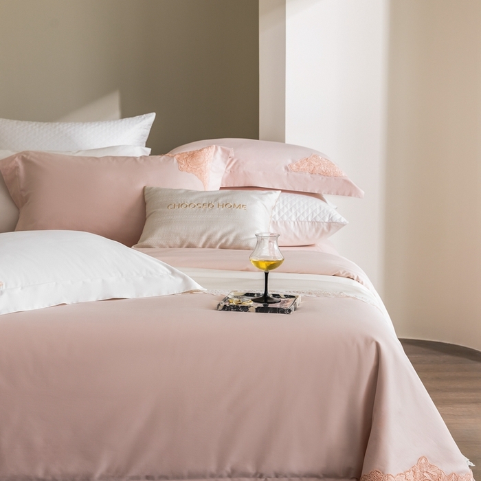 91家纺网 家纺一手货源 找家纺 初拾 2025新款100s全棉“精致”蕾丝花边四件套—嘉柏丽尔  嘉柏丽尔-浅樱粉