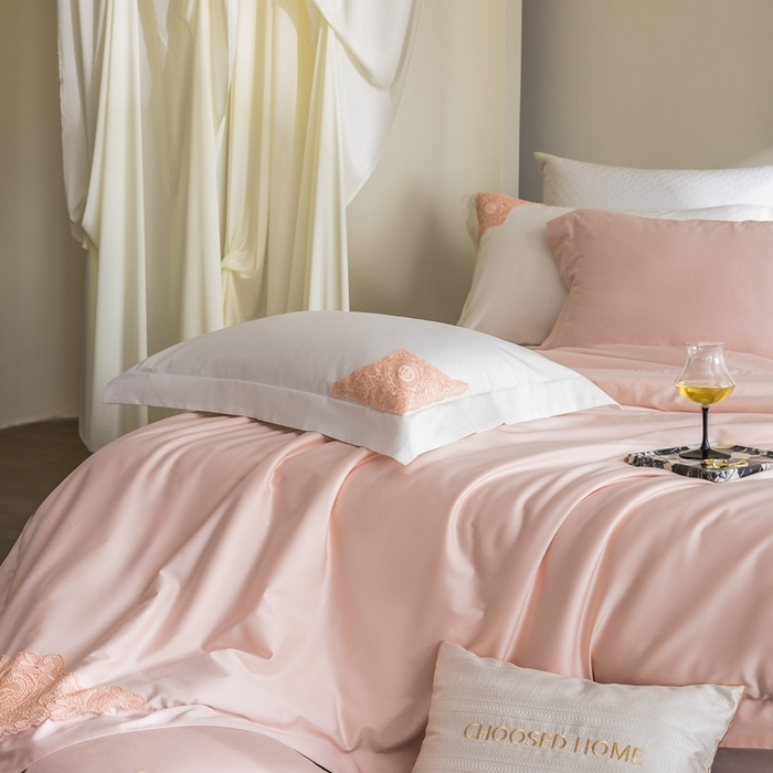 91家纺网 家纺一手货源 找家纺 初拾 2025新款100s全棉“精致”蕾丝花边四件套—嘉柏丽尔  嘉柏丽尔-浅樱粉