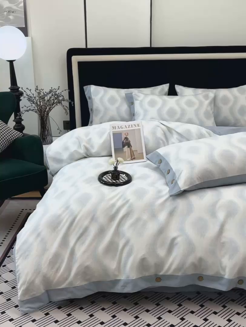 91家纺网 家纺一手货源 找家纺 未来家居 2025秋冬新款全棉加厚磨毛纽扣工艺四件套 雾里看花-蓝