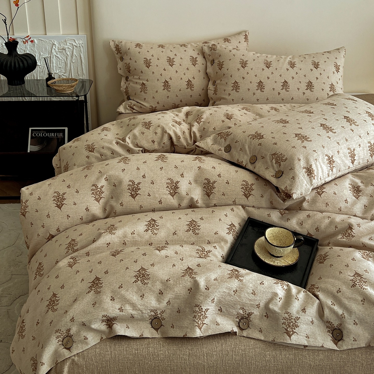 91家纺网 家纺一手货源 找家纺 梦纤绒 2025新款亚麻纽扣款四件套 秋意