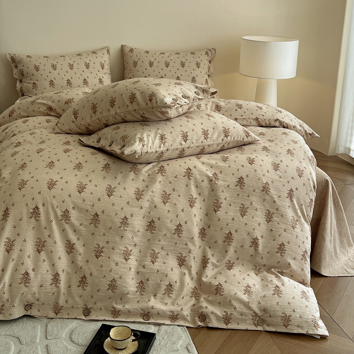 91家纺网 家纺一手货源 找家纺 梦纤绒 2025新款亚麻纽扣款四件套 秋意