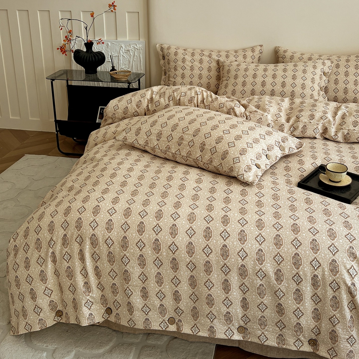 91家纺网 家纺一手货源 找家纺 梦纤绒 2025新款亚麻纽扣款四件套 时光里