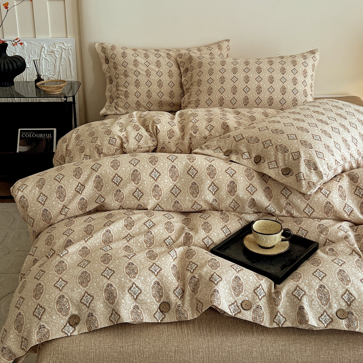 91家纺网 家纺一手货源 找家纺 梦纤绒 2025新款亚麻纽扣款四件套 时光里