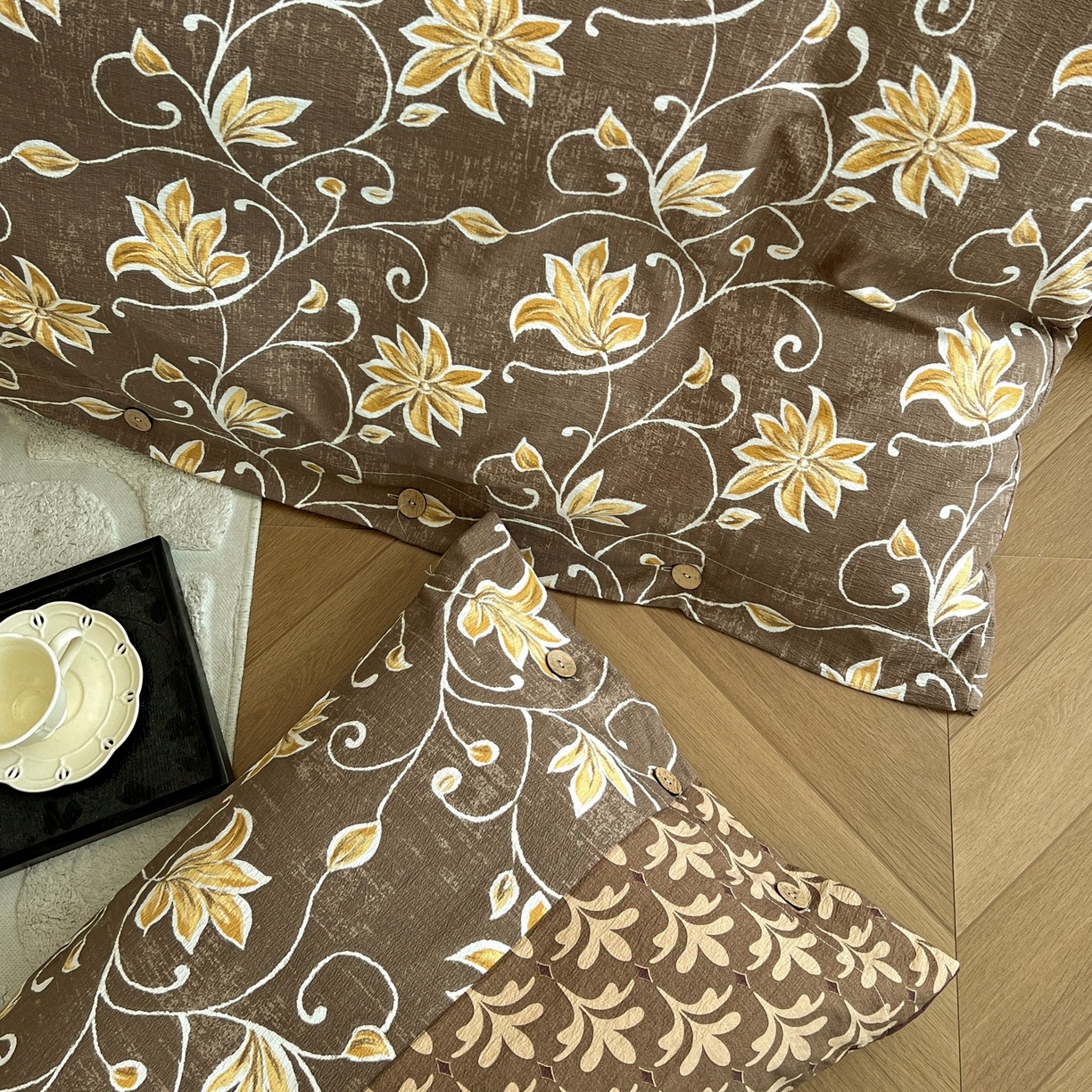 91家纺网 家纺一手货源 找家纺 梦纤绒 2025新款亚麻纽扣款四件套 一路繁花