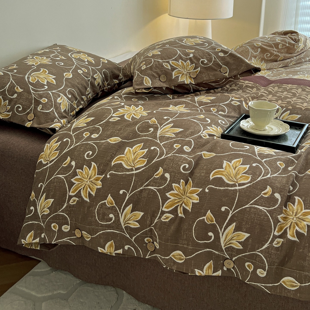 91家纺网 家纺一手货源 找家纺 梦纤绒 2025新款亚麻纽扣款四件套 一路繁花