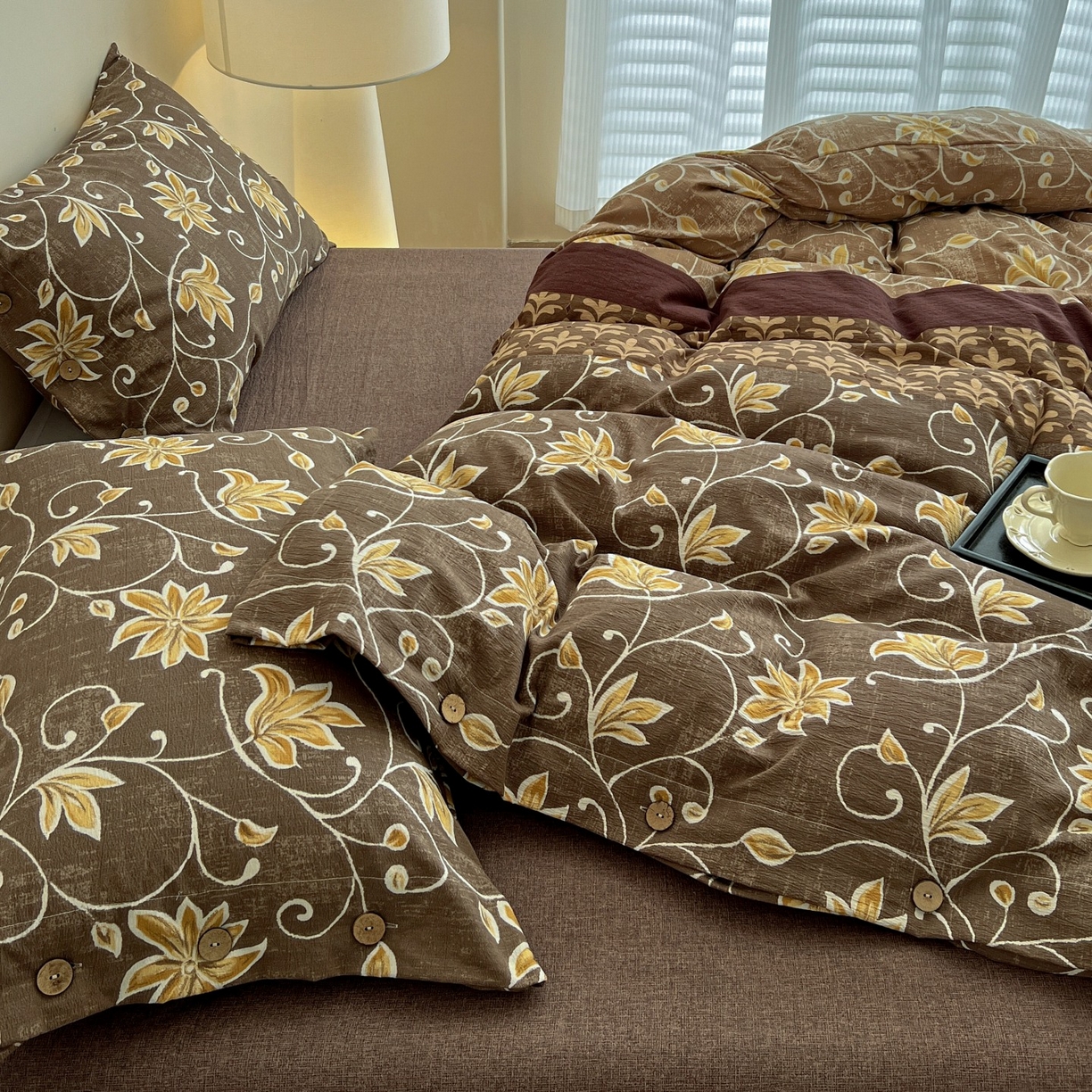 91家纺网 家纺一手货源 找家纺 梦纤绒 2025新款亚麻纽扣款四件套 一路繁花