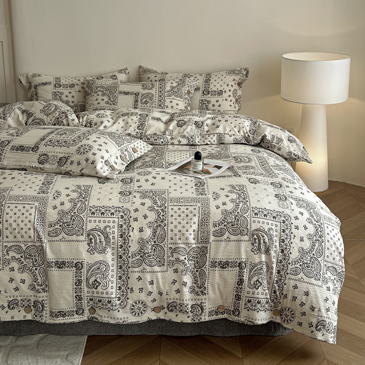 91家纺网 家纺一手货源 找家纺 梦纤绒 2025新款亚麻纽扣款四件套 伊甸园