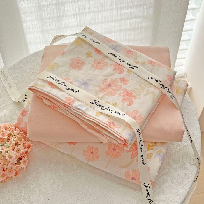 91家纺网 家纺一手货源 找家纺 小懒猪 2025新款全棉有氧有氧双层纱清新印花四件套 姹紫嫣红