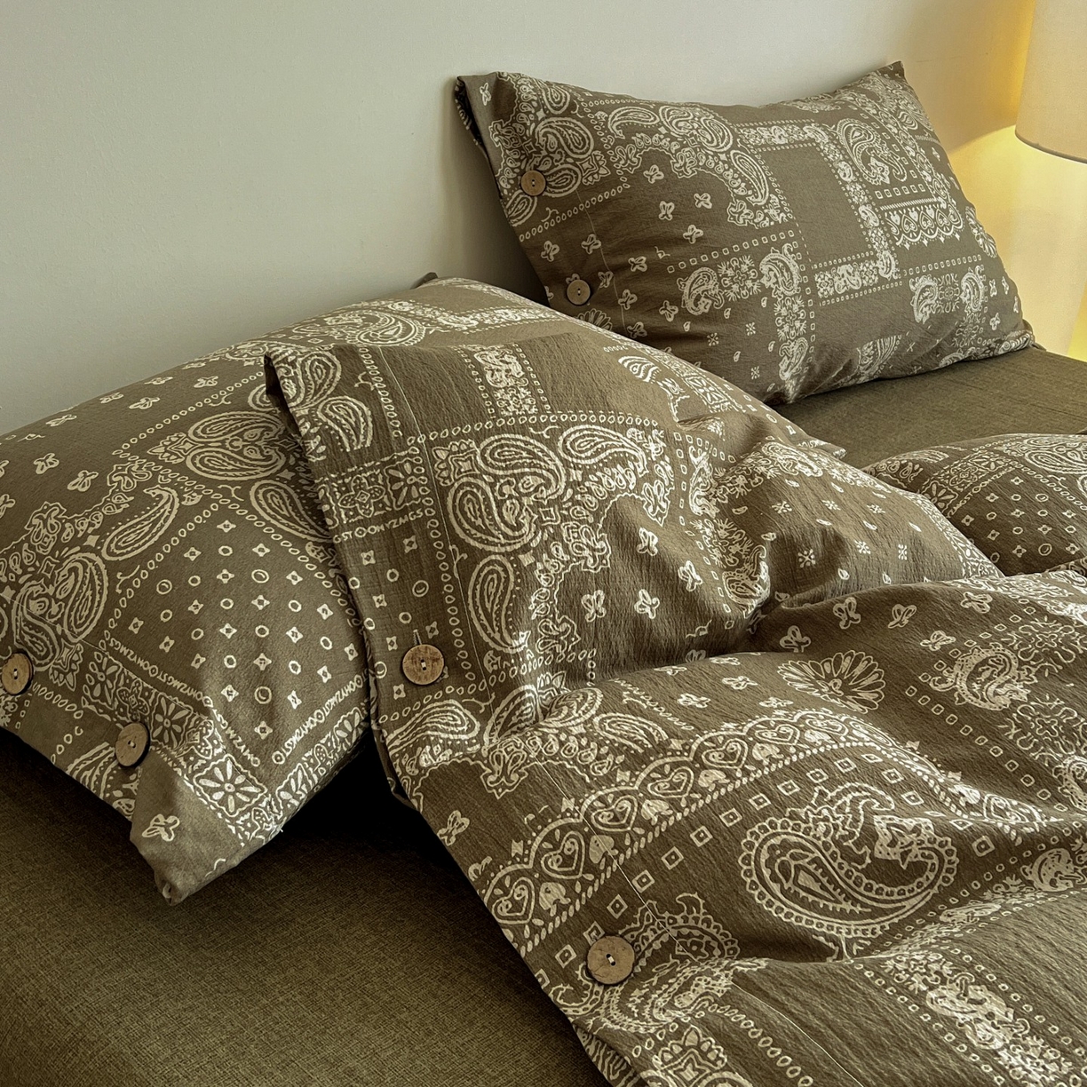 91家纺网 家纺一手货源 找家纺 梦纤绒 2025新款亚麻纽扣款四件套 印象庄园