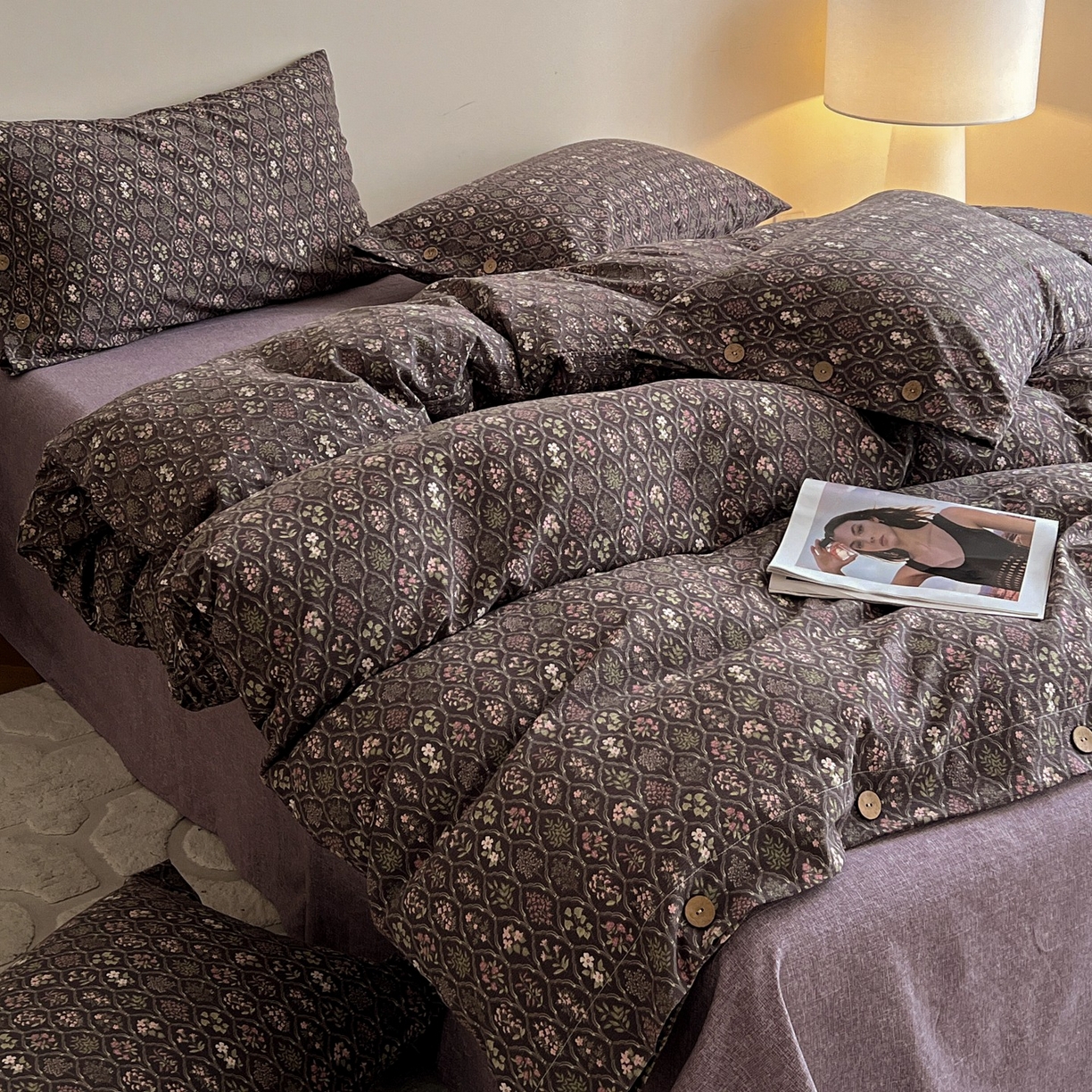 91家纺网 家纺一手货源 找家纺 梦纤绒 2025新款亚麻纽扣款四件套 紫韵