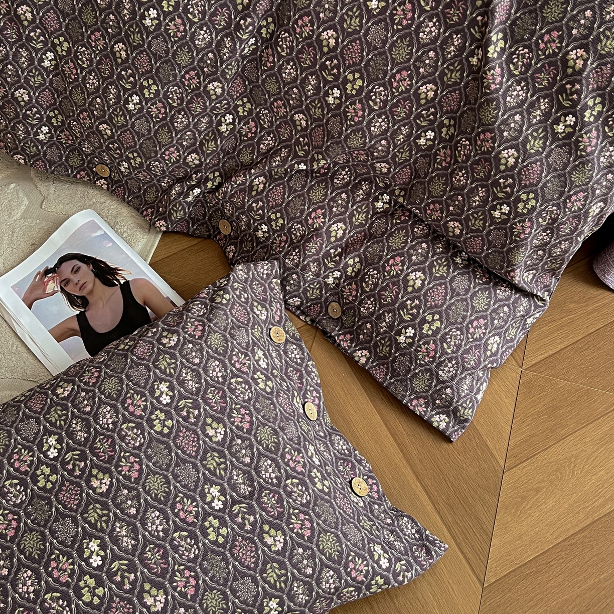 91家纺网 家纺一手货源 找家纺 梦纤绒 2025新款亚麻纽扣款四件套 紫韵