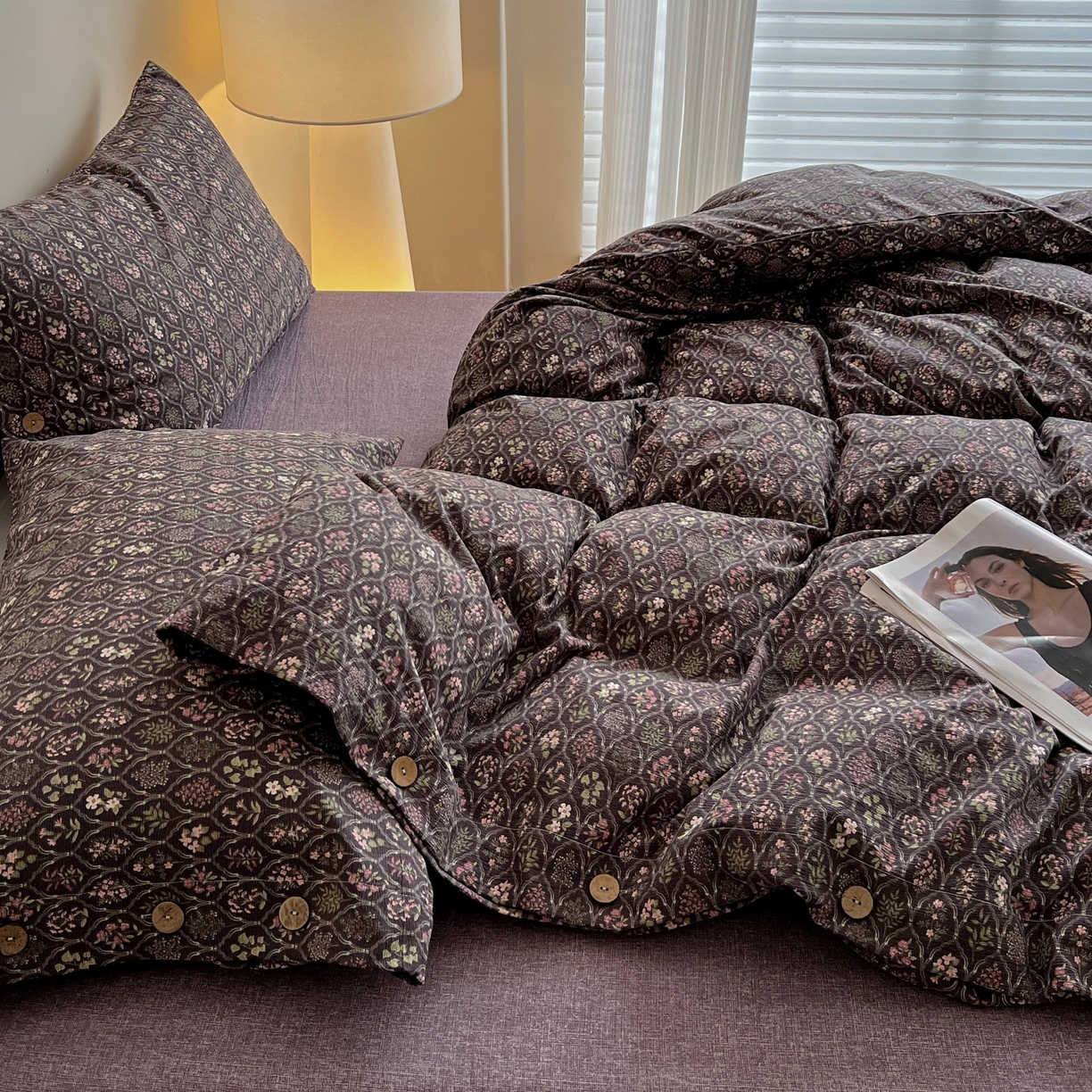 91家纺网 家纺一手货源 找家纺 梦纤绒 2025新款亚麻纽扣款四件套 紫韵