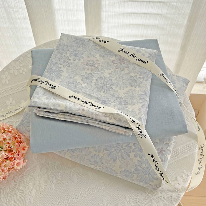 91家纺网 家纺一手货源 找家纺 小懒猪 2025新款全棉有氧有氧双层纱清新印花四件套 蓝花倩影