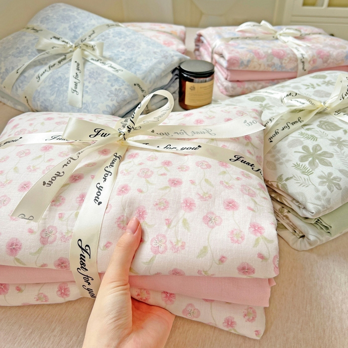 91家纺网 家纺一手货源 找家纺 小懒猪 2025新款全棉有氧有氧双层纱清新印花四件套 蓝花倩影