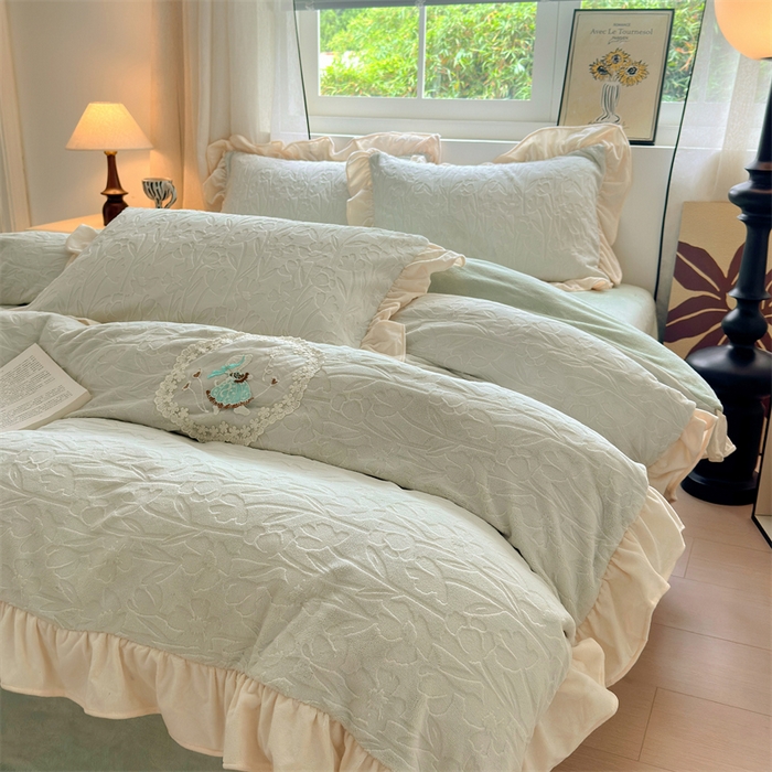 91家纺网 家纺一手货源 找家纺 （总）兰紫橙家纺 2025新款韩式花边款剪花提花牛奶绒四件套