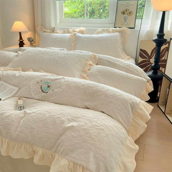 91家纺网 家纺一手货源 找家纺 （总）兰紫橙家纺 2025新款韩式花边款剪花提花牛奶绒四件套