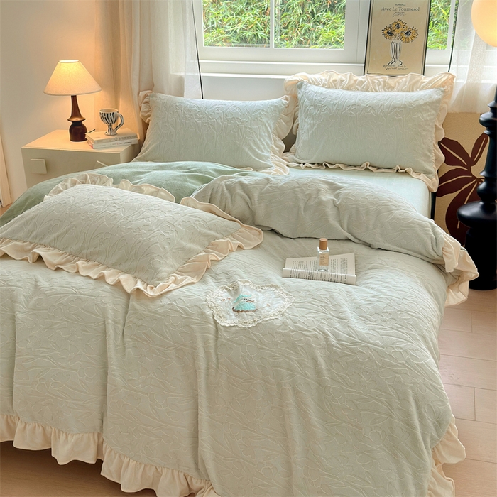 91家纺网 家纺一手货源 找家纺 兰紫橙家纺 2025新款韩式花边款剪花提花牛奶绒四件套 花边款-一路生花-绿