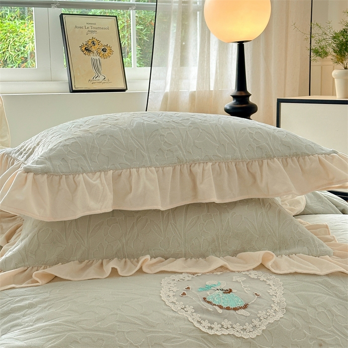 91家纺网 家纺一手货源 找家纺 兰紫橙家纺 2025新款韩式花边款剪花提花牛奶绒四件套 花边款-一路生花-绿