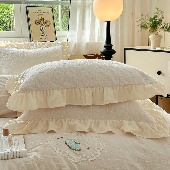 91家纺网 家纺一手货源 找家纺 兰紫橙家纺 2025新款韩式花边款剪花提花牛奶绒四件套 花边款-一路生花-米咖