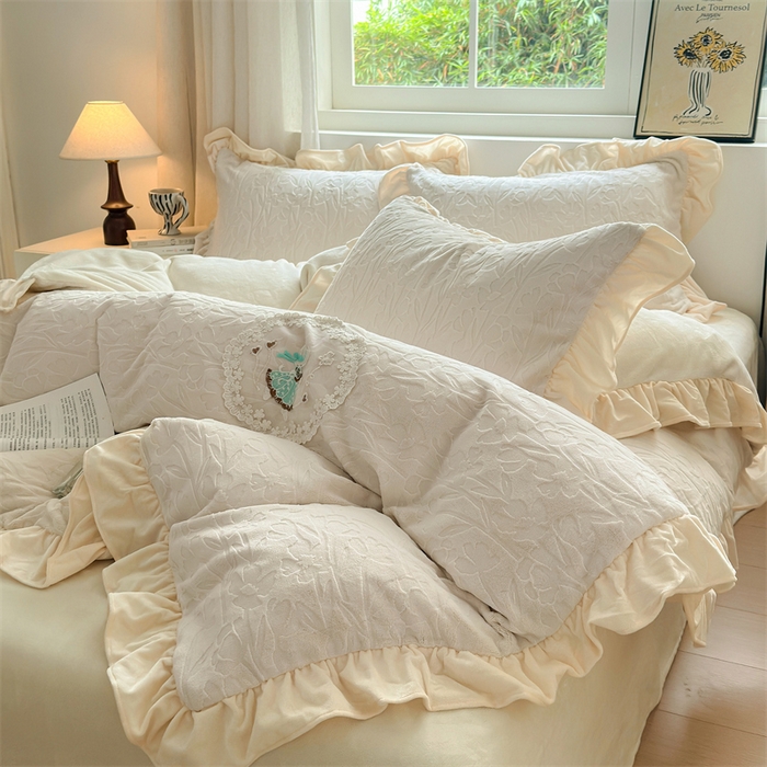 91家纺网 家纺一手货源 找家纺 兰紫橙家纺 2025新款韩式花边款剪花提花牛奶绒四件套 花边款-一路生花-米咖