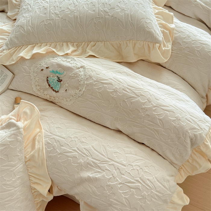 91家纺网 家纺一手货源 找家纺 兰紫橙家纺 2025新款韩式花边款剪花提花牛奶绒四件套 花边款-一路生花-米咖