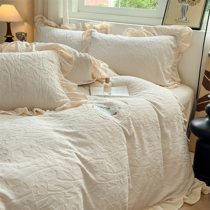 91家纺网 家纺一手货源 找家纺 兰紫橙家纺 2025新款韩式花边款剪花提花牛奶绒四件套 花边款-一路生花-米咖