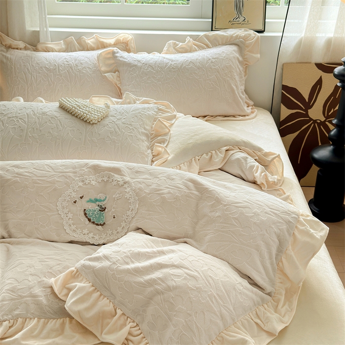 91家纺网 家纺一手货源 找家纺 兰紫橙家纺 2025新款韩式花边款剪花提花牛奶绒四件套 花边款-一路生花-米咖