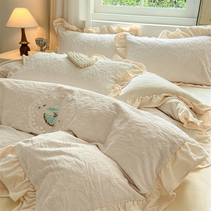 91家纺网 家纺一手货源 找家纺 兰紫橙家纺 2025新款韩式花边款剪花提花牛奶绒四件套 花边款-一路生花-米咖