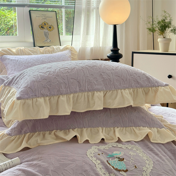 91家纺网 家纺一手货源 找家纺 兰紫橙家纺 2025新款韩式花边款剪花提花牛奶绒四件套 花边款-一路生花-紫