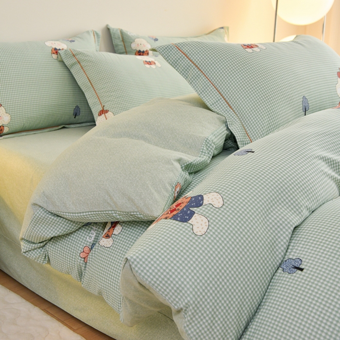 91家纺网 家纺一手货源 找家纺 铭浩家纺 2025新款全棉纯棉数码印花四件套 贴布小熊-绿