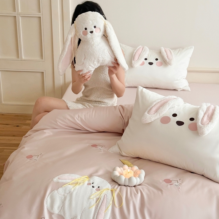 91家纺网 家纺一手货源 找家纺 [91家纺网精选] 新款100S长绒棉精密刺绣系列-樱桃奶兔