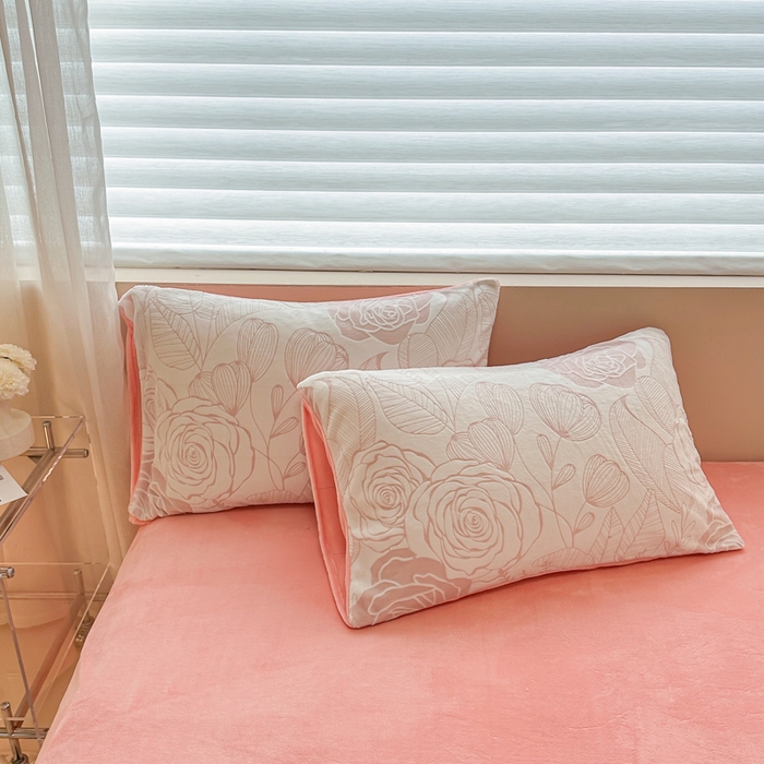 91家纺网 家纺一手货源 找家纺 眠博士 2025新款立体雕花牛奶绒加厚保暖四件套 立体雕花-朵美粉