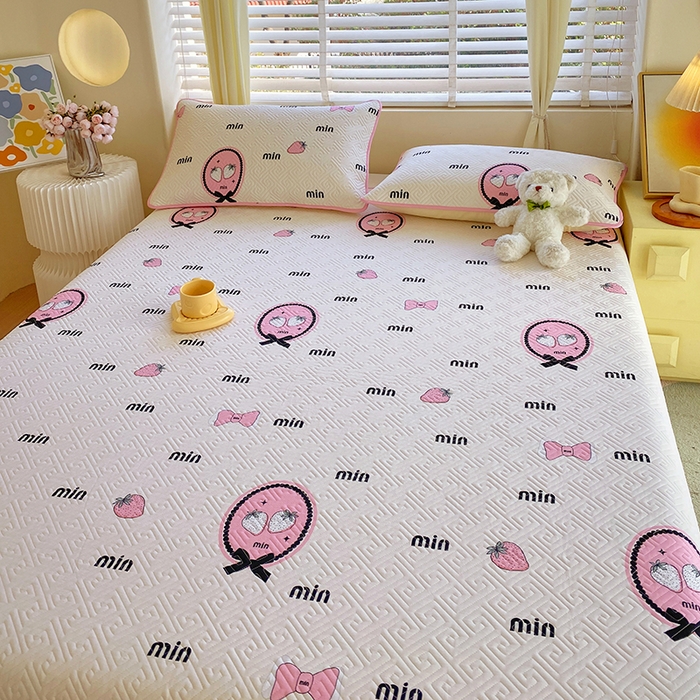 91家纺网 家纺一手货源 找家纺 羽爱家纺 2025新款A类双面印花全棉水洗床盖套件-三件套 草莓奶昔-