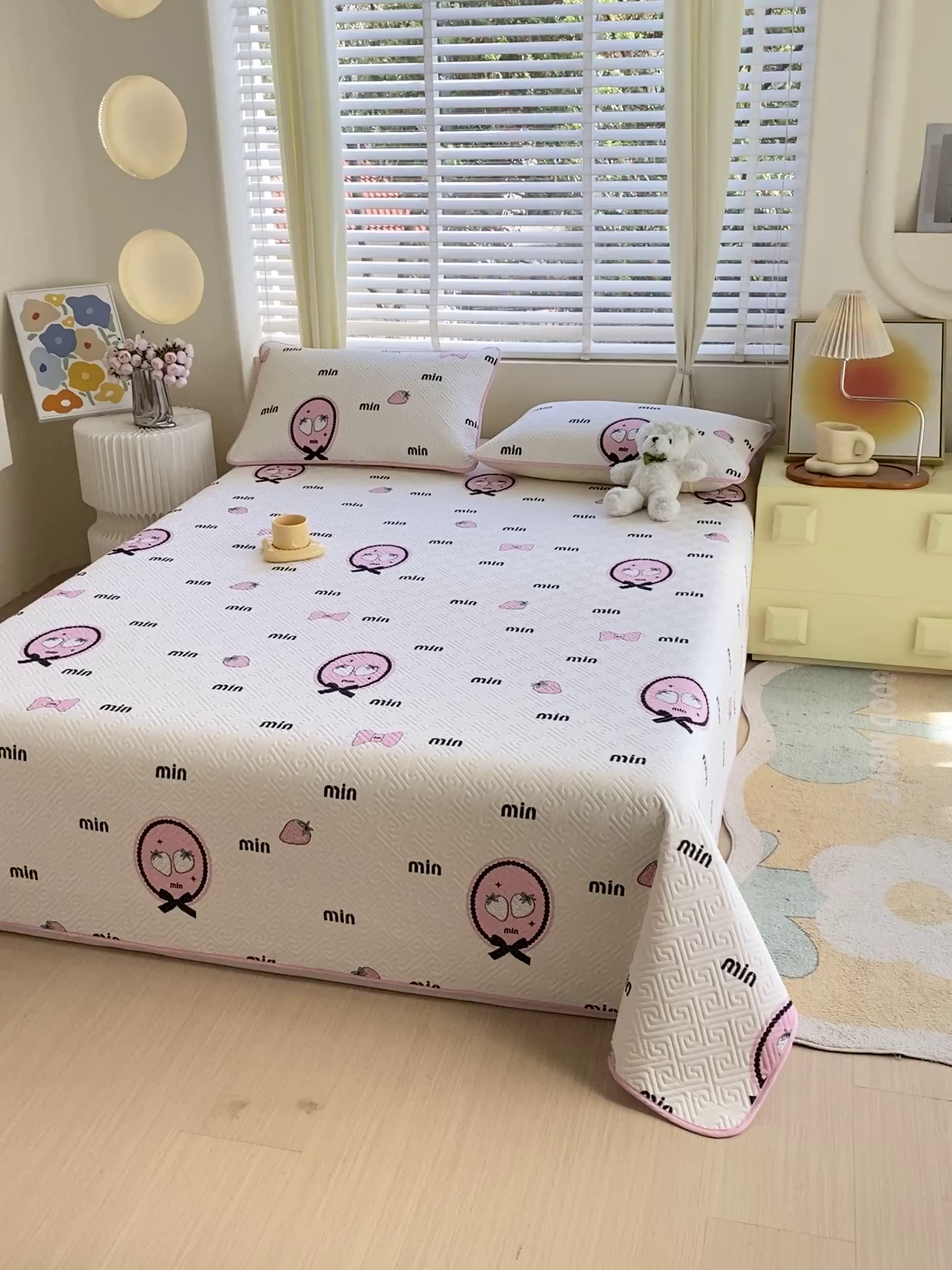 91家纺网 家纺一手货源 找家纺 羽爱家纺 2025新款A类双面印花全棉水洗床盖套件-三件套 草莓奶昔-