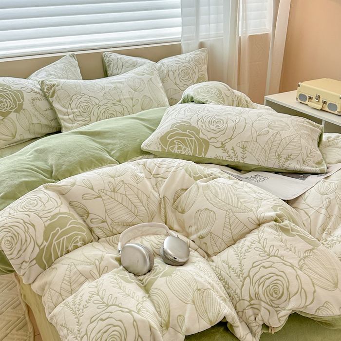 91家纺网 家纺一手货源 找家纺 眠博士 2025新款立体雕花牛奶绒加厚保暖四件套 立体雕花-朵美绿