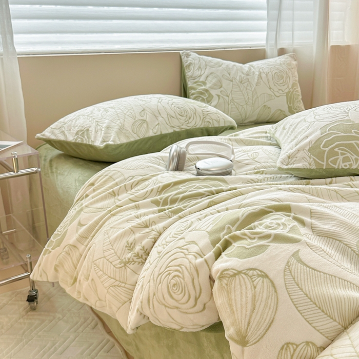 91家纺网 家纺一手货源 找家纺 眠博士 2025新款立体雕花牛奶绒加厚保暖四件套 立体雕花-朵美绿