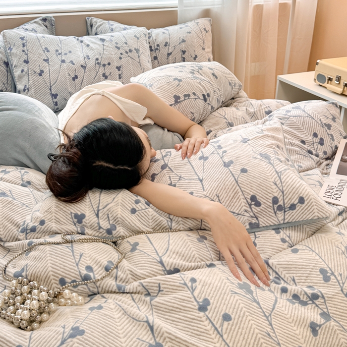 91家纺网 家纺一手货源 找家纺 眠博士 2025新款立体雕花牛奶绒加厚保暖四件套 立体雕花-米洛兰