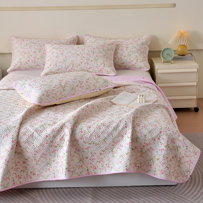 91家纺网 家纺一手货源 找家纺 羽爱家纺 2025新款A类双面印花全棉水洗床盖套件-三件套 花蔓梦境-