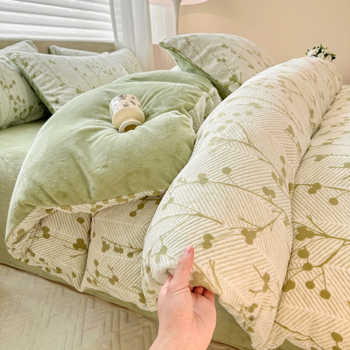 91家纺网 家纺一手货源 找家纺 眠博士 2025新款立体雕花牛奶绒加厚保暖四件套 立体雕花-米洛绿