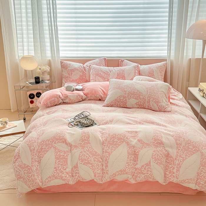 91家纺网 家纺一手货源 找家纺 眠博士 2025新款立体雕花牛奶绒加厚保暖四件套 立体雕花-千叶粉