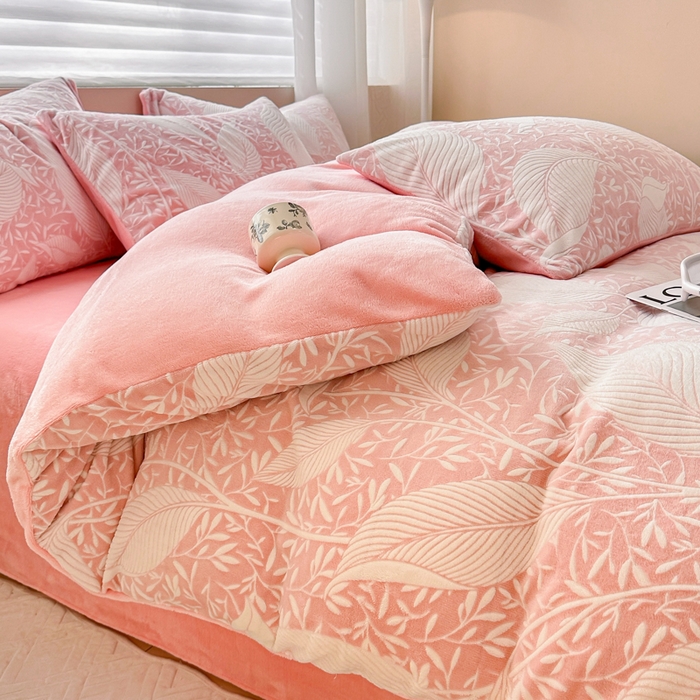 91家纺网 家纺一手货源 找家纺 眠博士 2025新款立体雕花牛奶绒加厚保暖四件套 立体雕花-千叶粉