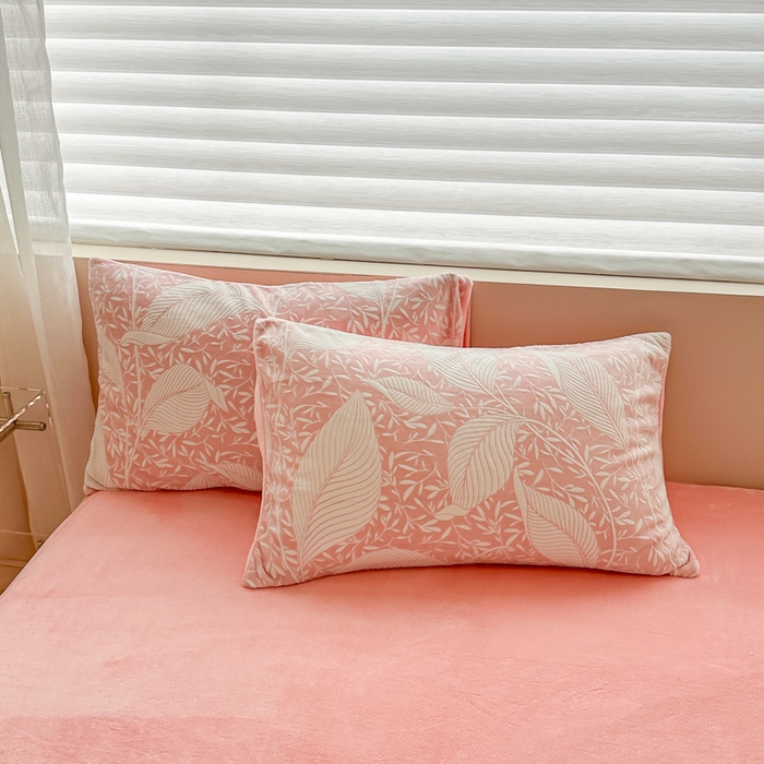 91家纺网 家纺一手货源 找家纺 眠博士 2025新款立体雕花牛奶绒加厚保暖四件套 立体雕花-千叶粉