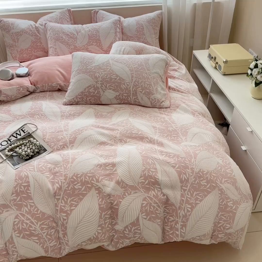 91家纺网 家纺一手货源 找家纺 眠博士 2025新款立体雕花牛奶绒加厚保暖四件套 立体雕花-千叶粉