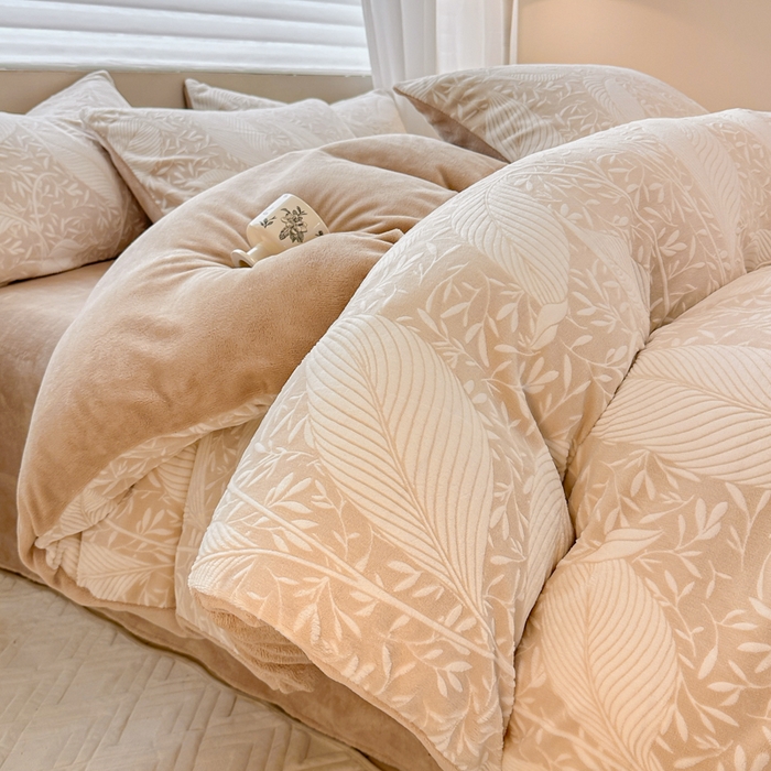 91家纺网 家纺一手货源 找家纺 眠博士 2025新款立体雕花牛奶绒加厚保暖四件套 立体雕花-千叶咖